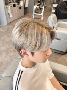 大阪メンズカラー　大阪メンズカット　ホワイトグレージュ　ダブルカラー　ブリーチカラー　大阪メンズブリーチカラー